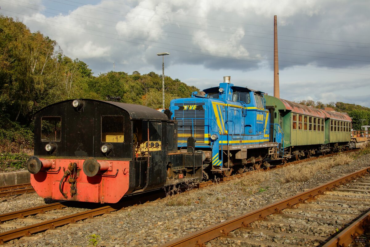 Köf und MWB V60 mit zwei Donnerbüchsen im Eisenbahnmuseum Bochum Dahlhausen, Oktober 2022.