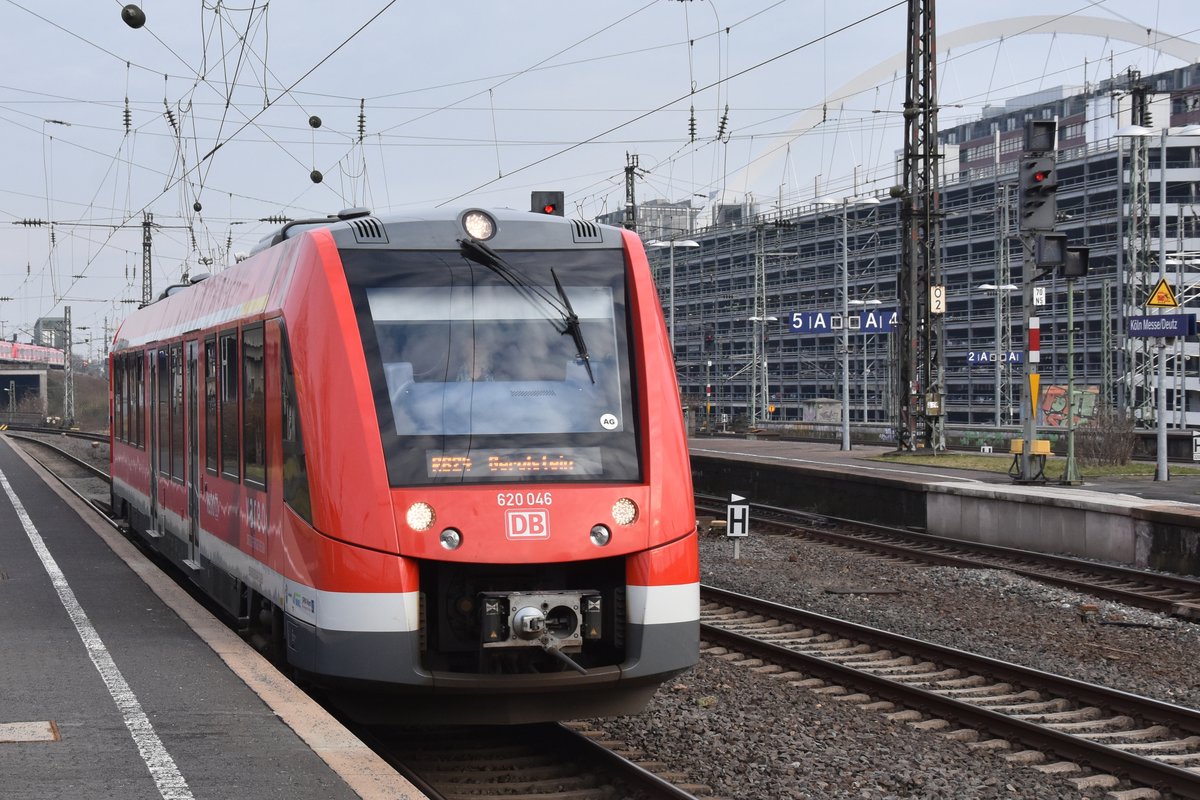 KÖLN, 02.02.2017, 620 046 als RB24 nach Gerolstein im Bahnhof Messe/Deutz