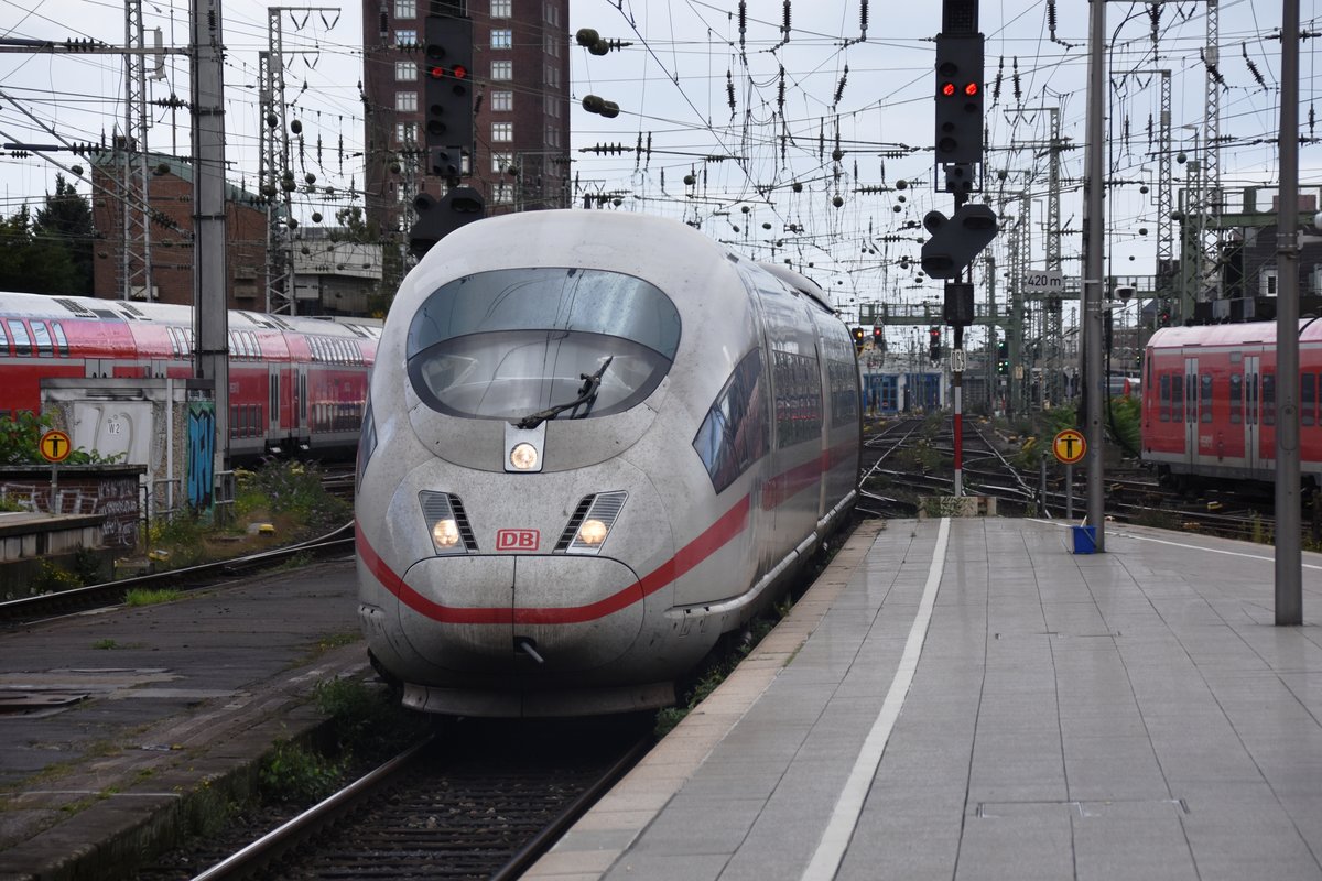 KÖLN, 11.09.2017, ein ICE 3 wird in Köln Hbf als ICE 107 (heute nur bis Karlsruhe Hbf) eingesetzt

