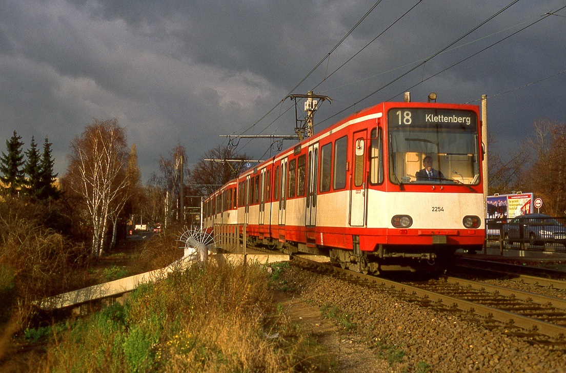 Köln 2254 + 2251, Neusser Straße, 13.12.1997.
