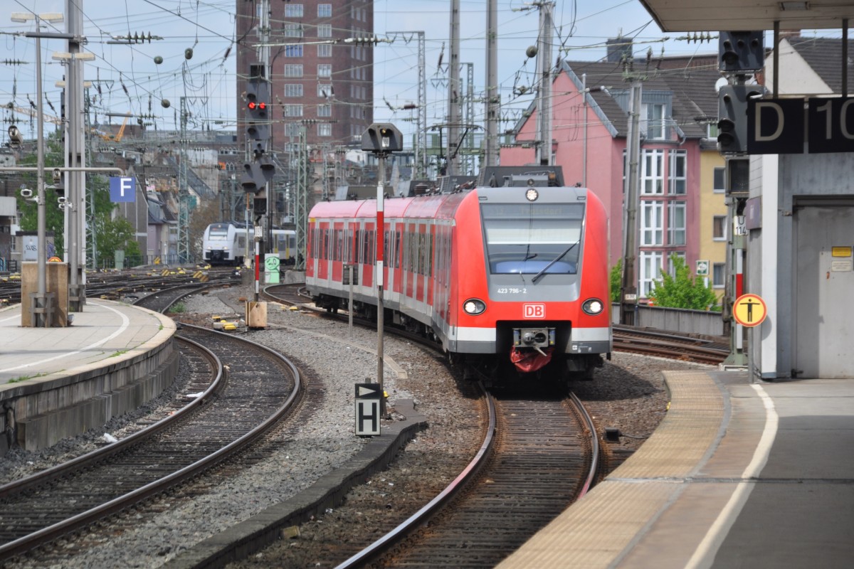 KÖLN, 29.04.2015, 423 796-2 als S13 nach Troisdorf bei der Einfahrt in den Kölner Hauptbahnhof