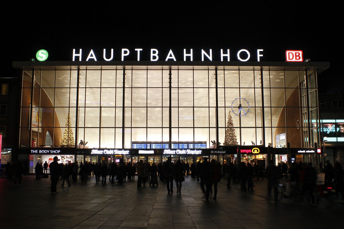 K�lner Hauptbahnhof in K�ln, Dezember 2015.