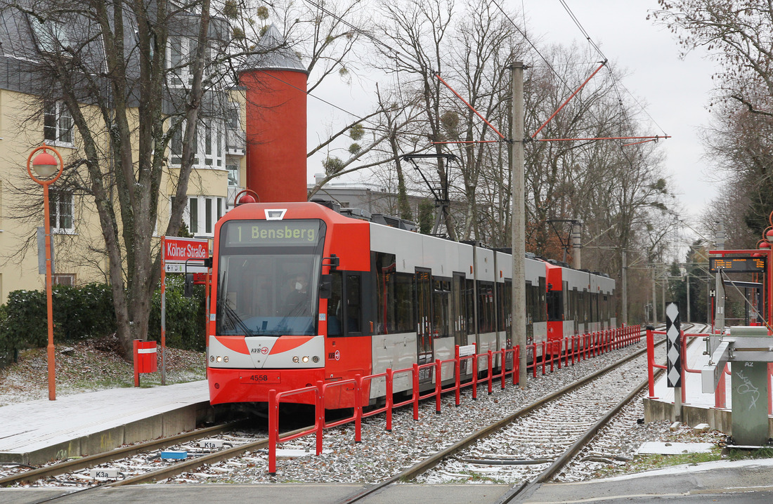 Kölner Verkehrs-Betriebe 4558 + 4536 // Bergisch Gladbach (Haltestelle Kölner Straße) // 8. Februar 2021
