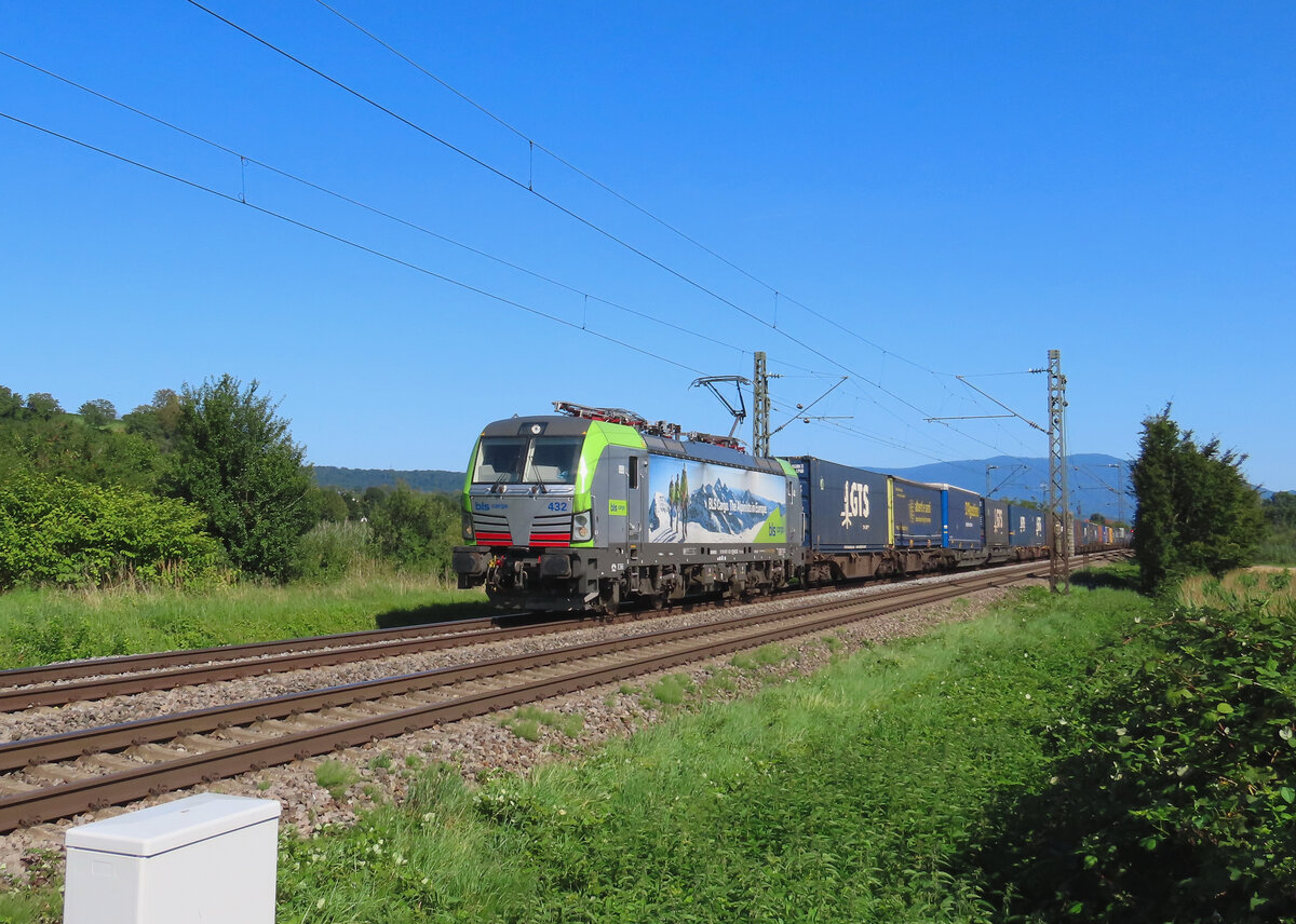 K�ndringen - 8. August 2025 : BLS 475 432 mit einem Kombi nach Offenburg unterwegs.
Link zum Video : https://www.youtube.com/watch?v=jiVQG4UZ0kI&t=52s