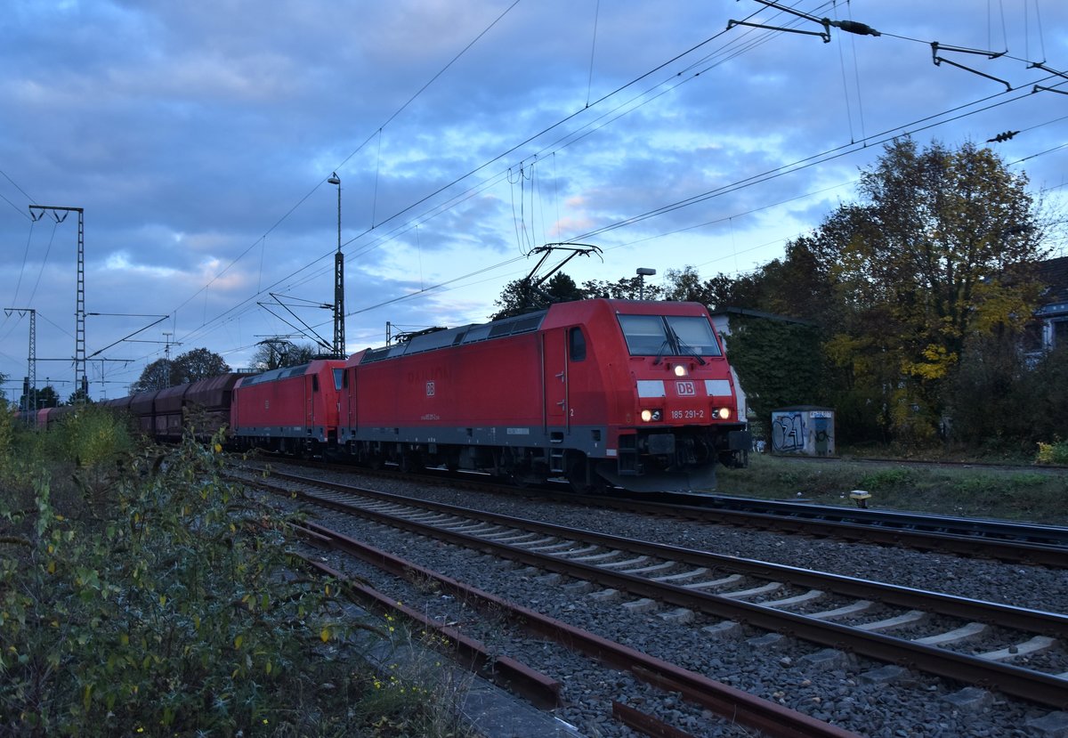 Kohlebomber durchfährt als Umleiter am Abend des 5. November diesen Jahres den Rheydter Hbf, gleich biegt der von der 185 291 geführte Zug in den Odenkirchener Ast ab um dann weiter in Richtung Köln zu fahren. 