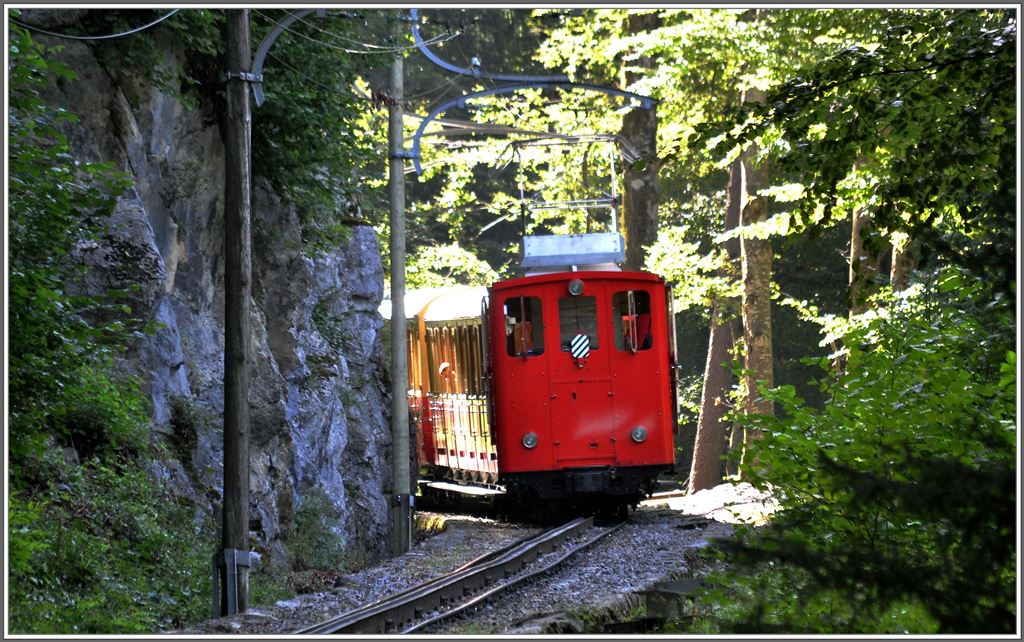 Kok 13 im Aufstieg zur Rotenegg, aufgenommen vom Folgezug. (06.07.2013)