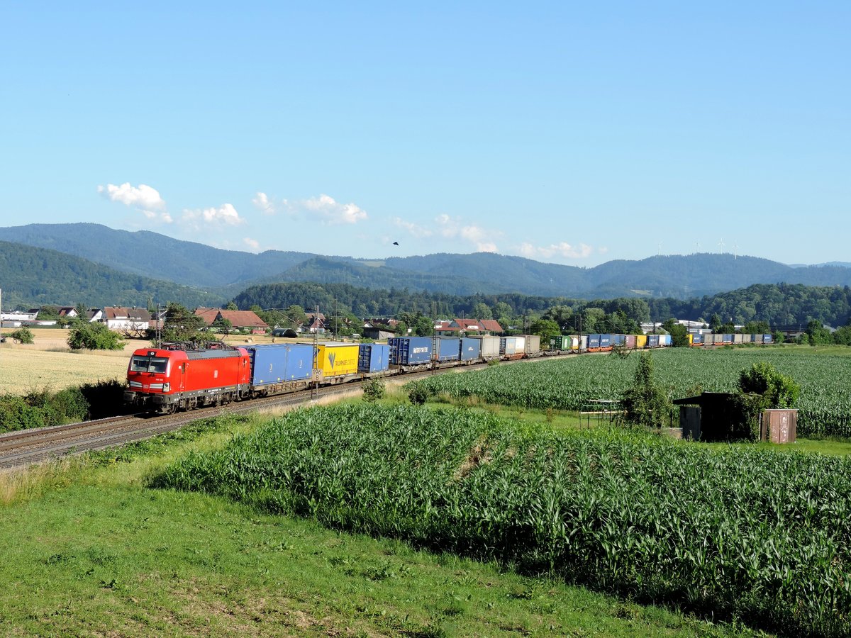Kollmarsreute - 25. Juni 2020 : 193 349 mit einem KLV richtung norden unterwegs.