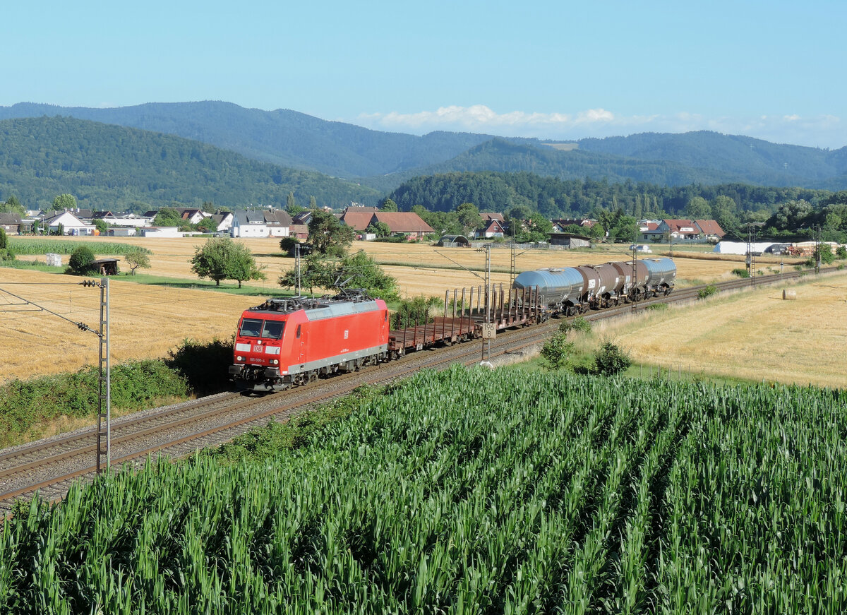 Kollmarsreute - 8. Juli 2022 : 185 030 mit der Übergabe Freiburg - Offenburg.

Link zum Video : https://www.youtube.com/watch?v=iC9v1krSHsI&t=4s