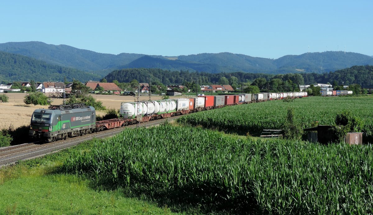 Kollmarsreute - 9. Juli 2020 : an SBB Cargo International gemietete ELL Lok 193 259 mit einem KLV unterwegs.