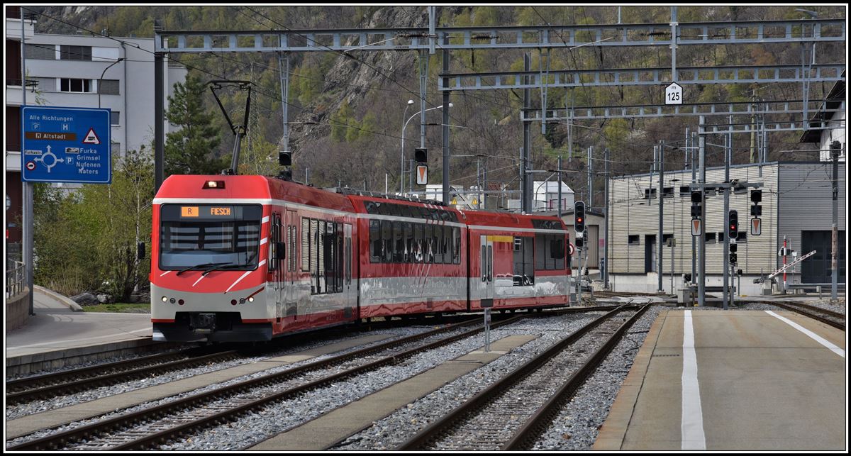 Komet ABDeh 4/8 als R336 nach Fiesch fährt in Brig ein. (10.04.2019)