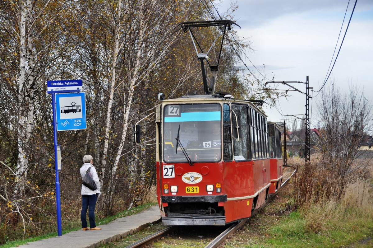 Konsta 105Na Wagen 631 auf der Linie 27 nach  Pogoń Akademiki  beim halt in  Porąbka Pekińska  (28.10.2013)