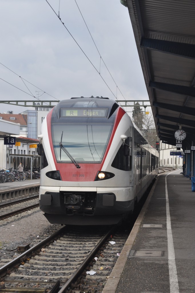 KONSTANZ (Landkreis Konstanz), 22.02.2014, 521 209 als Nahverkehrszug von Konstanz nach Engen im Bahnhof Konstanz