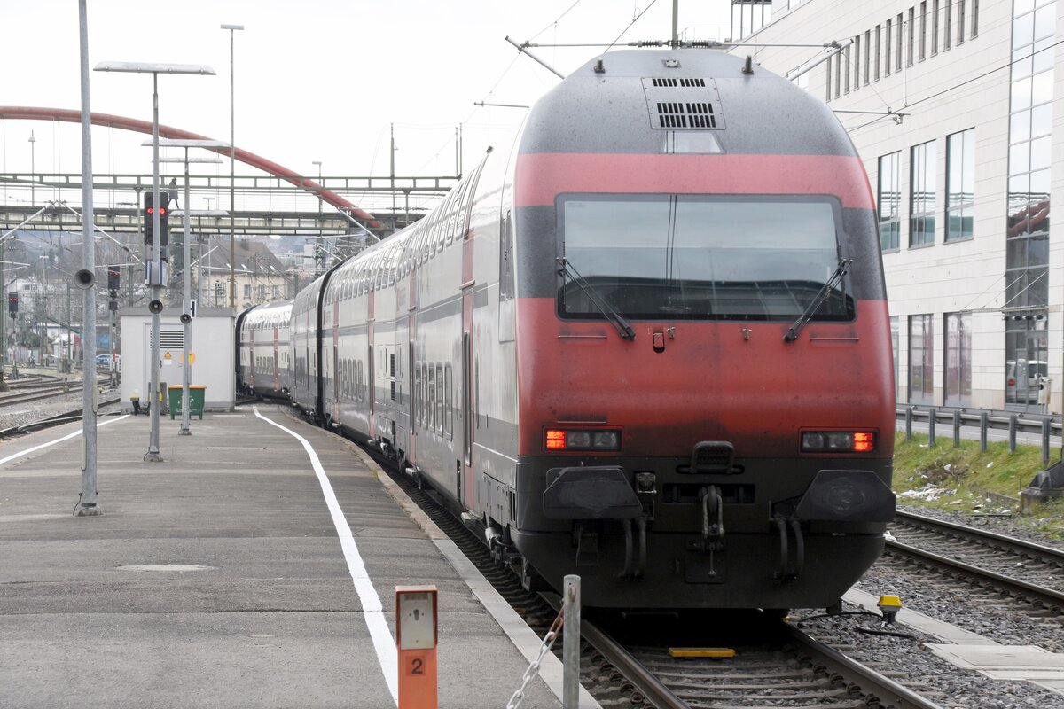 KONSTANZ (Landkreis Konstanz), 25.02.2020, IR 2212 der SBB über Zürich HB nach Luzern bei der Ausfahrt