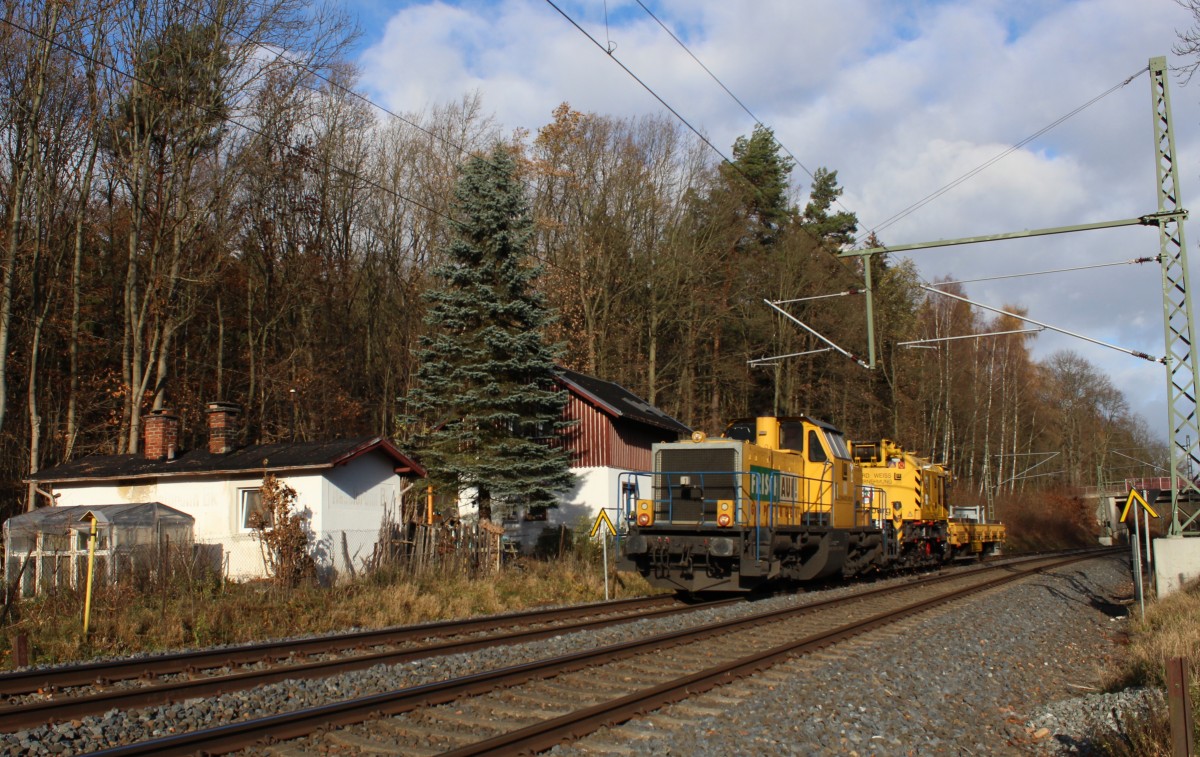  Kran von KRC 450 wurde am 14.11.2015 mit der 214 010-1 nach Passau überführt. Aufgenommen nahe Plauen/Vogtland. 