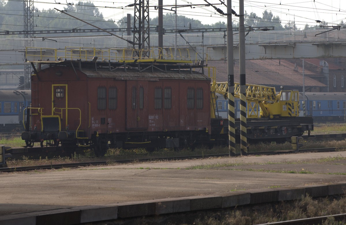 Kran und Oberleitungsrevisionsfahrzeug (?) in Cheb. 06.09.2014  10:26 Uhr.