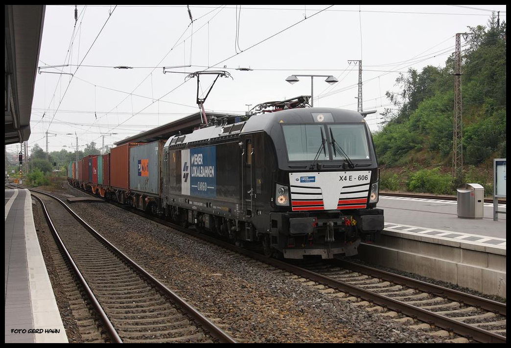 Kreiensen am 6.9.2016: Um 10.58 Uhr kam X4E-606 Wiener Lokalbahnen Cargo mit einem Güterzug in Richtung Norden durch.