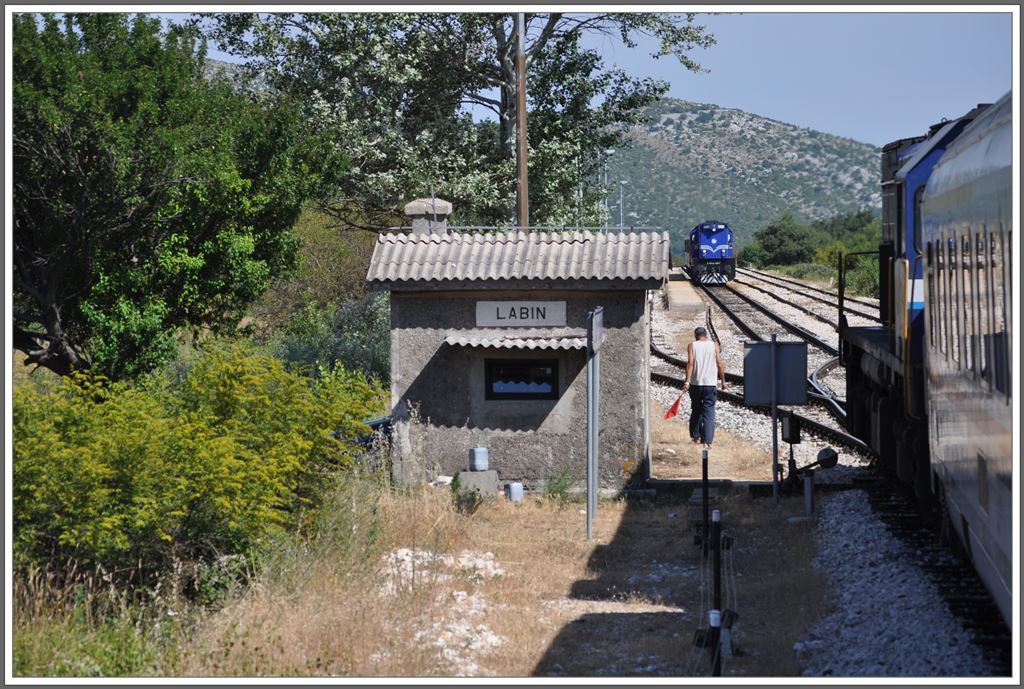 Kreuzng mit R5507 aus Perkovic in Labin Dalmatinski. (03.07.2013)