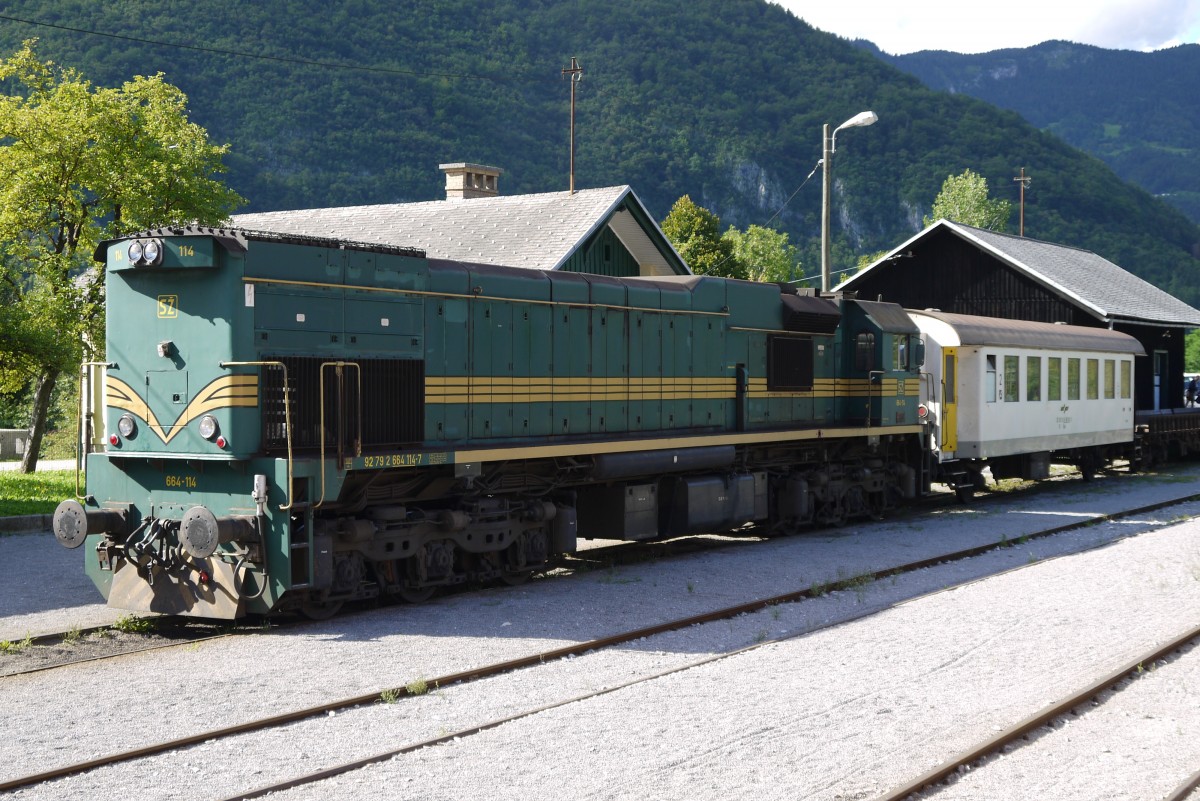 Kreuzung mit dem Autotransportzug f�r den Wocheiner-Tunnel, 9.8.11.