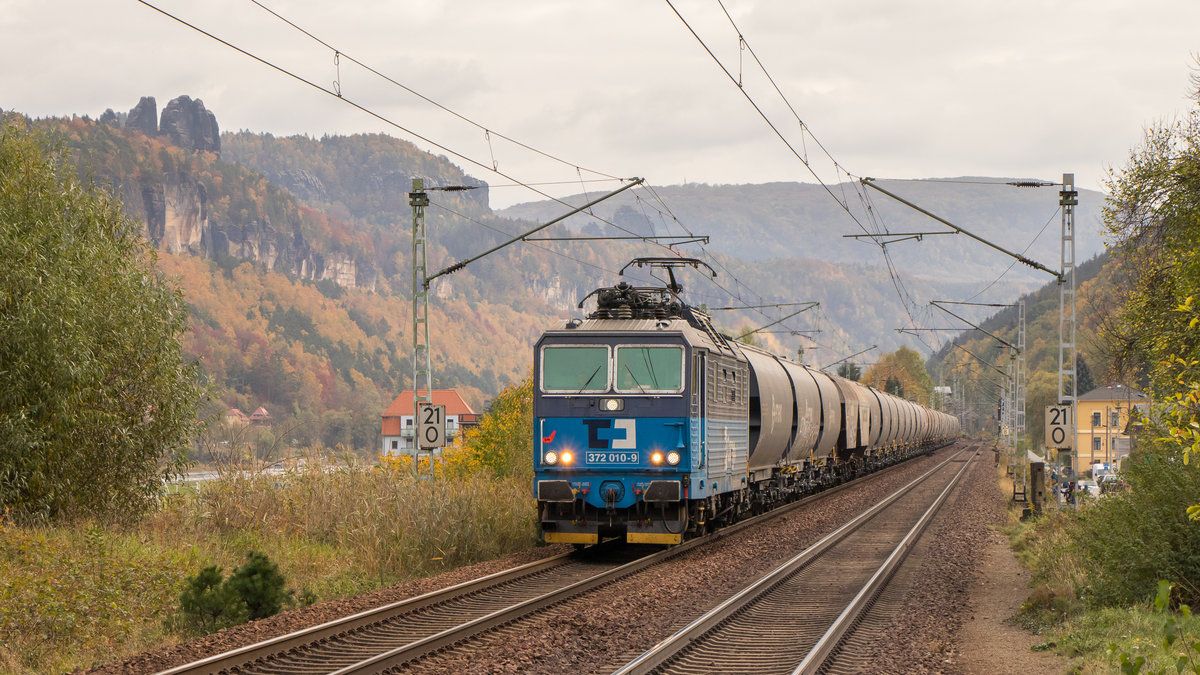 Krippen, 20. Oktober 2018: CD 372 010-9 macht vor der wunderschönen Landschaft eine sehr gute Figur! Gruß an den Lokführer! 