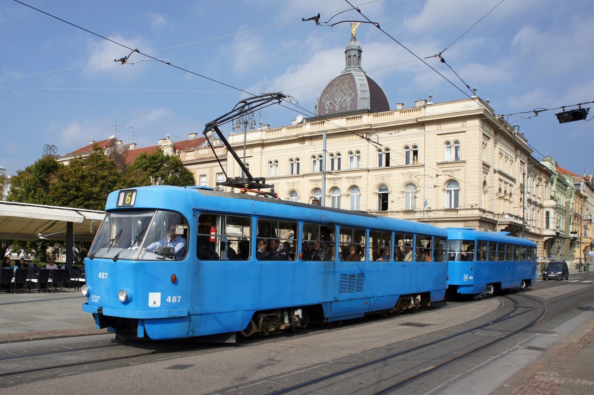 Kroatien / Straßenbahn Zagreb / Tramvaj Zagreb / Zagrebački Električni Tramvaj (ZET): Tatra T4YU - Wagen 487, aufgenommen im Oktober 2017 am Hauptbahnhof in Zagreb.