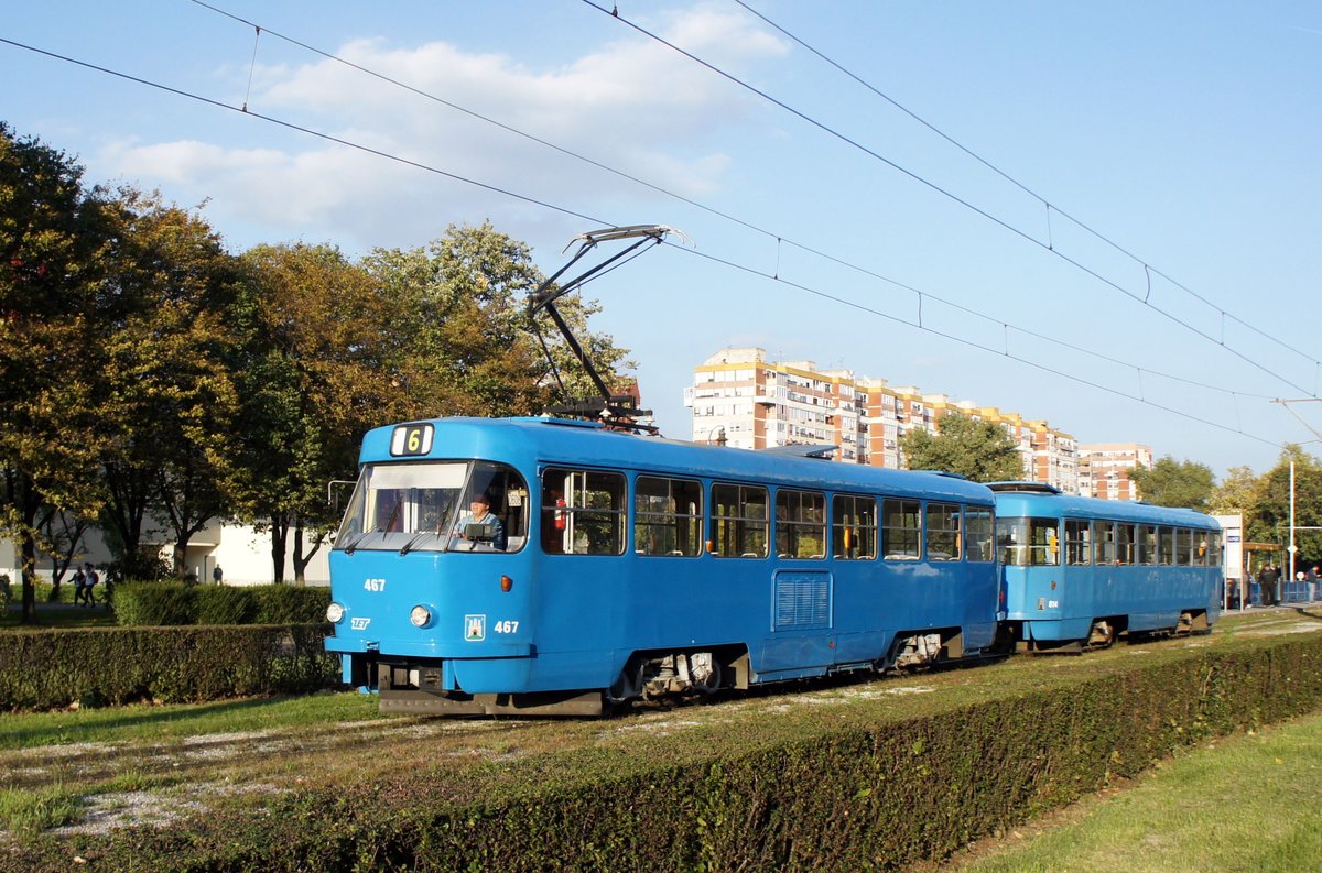 Kroatien / Straßenbahn Zagreb / Tramvaj Zagreb / Zagrebački Električni Tramvaj (ZET): Tatra T4YU - Wagen 467, aufgenommen im Oktober 2017 an der Haltestelle  Sopot  im Stadtgebiet von Zagreb.