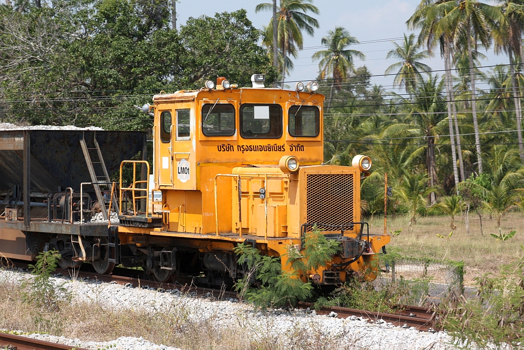 Krung Thon Engineers Schwerkleinwagen LM-01 (Hersteller: Fuji Heavy Industries, Type TMC200C) am 17.April 2026 in der Thap Sakae Station.