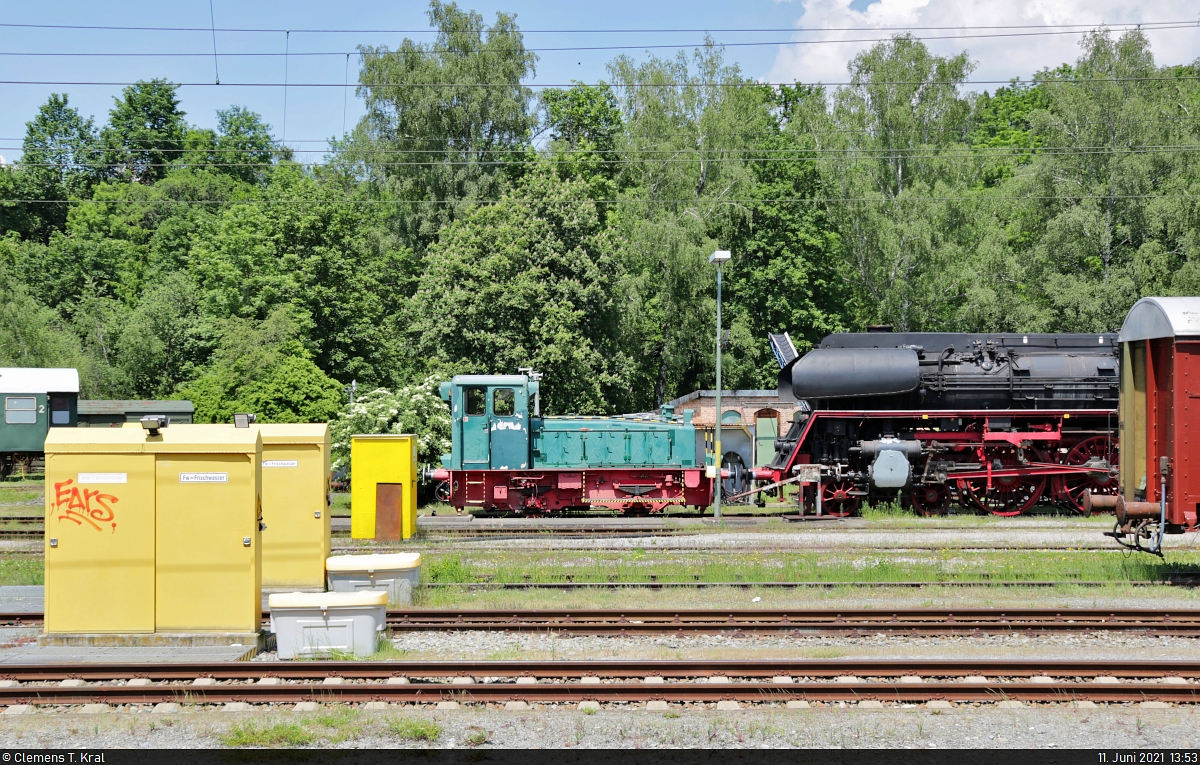 Krupp Nr. 3855 ist abgestellt bei den Eisenbahnfreunden Zollernbahn e.V. im Bahnhof Rottweil.
Aufgenommen von Bahnsteig 4/5.

🧰 Eisenbahnfreunde Zollernbahn e.V. (EFZ)
🕓 11.6.2021 | 13:53 Uhr