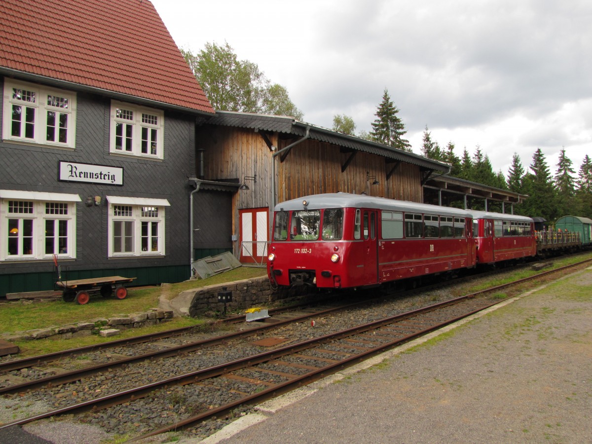 KSR 171 132-3 + 172 171-1 am 23.08.2014, whrend dem 110. Streckenjubilum, im Bahnhof Rennsteig.