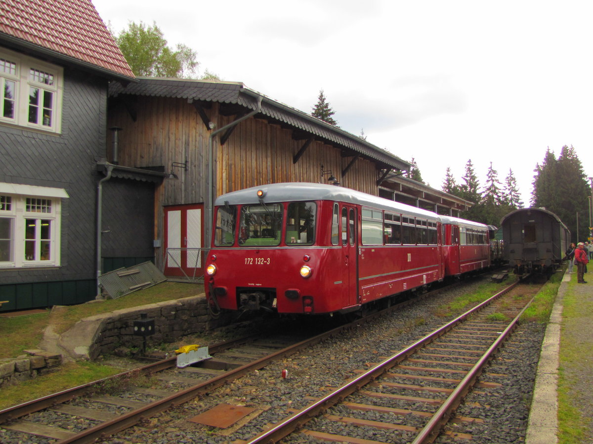 KSR 171 132-3 + 172 171-1 am 23.08.2014 im Bahnhof Rennsteig.