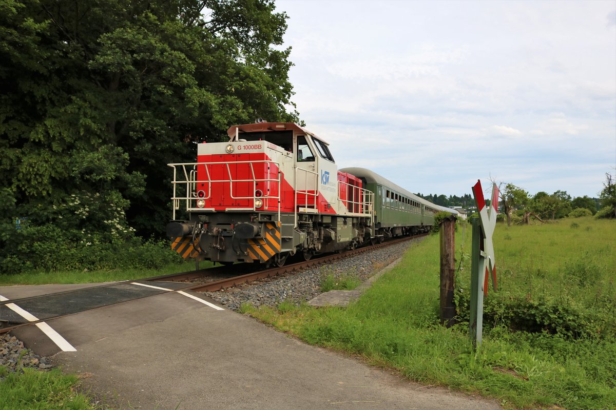 KSW Vossloh G1000 BB (ex HFM D2) 271 027-5 am 11.06.19 bei Königstein beim Dampf in den Taunus