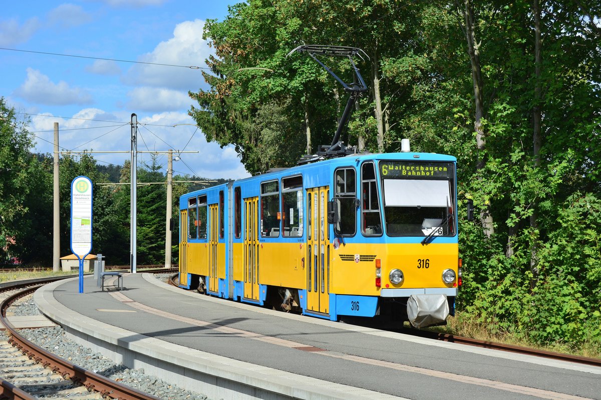 KT4D Tw 316 steht in Waltershausen Gleisdreieck.

Waltershausen 11.08.2018