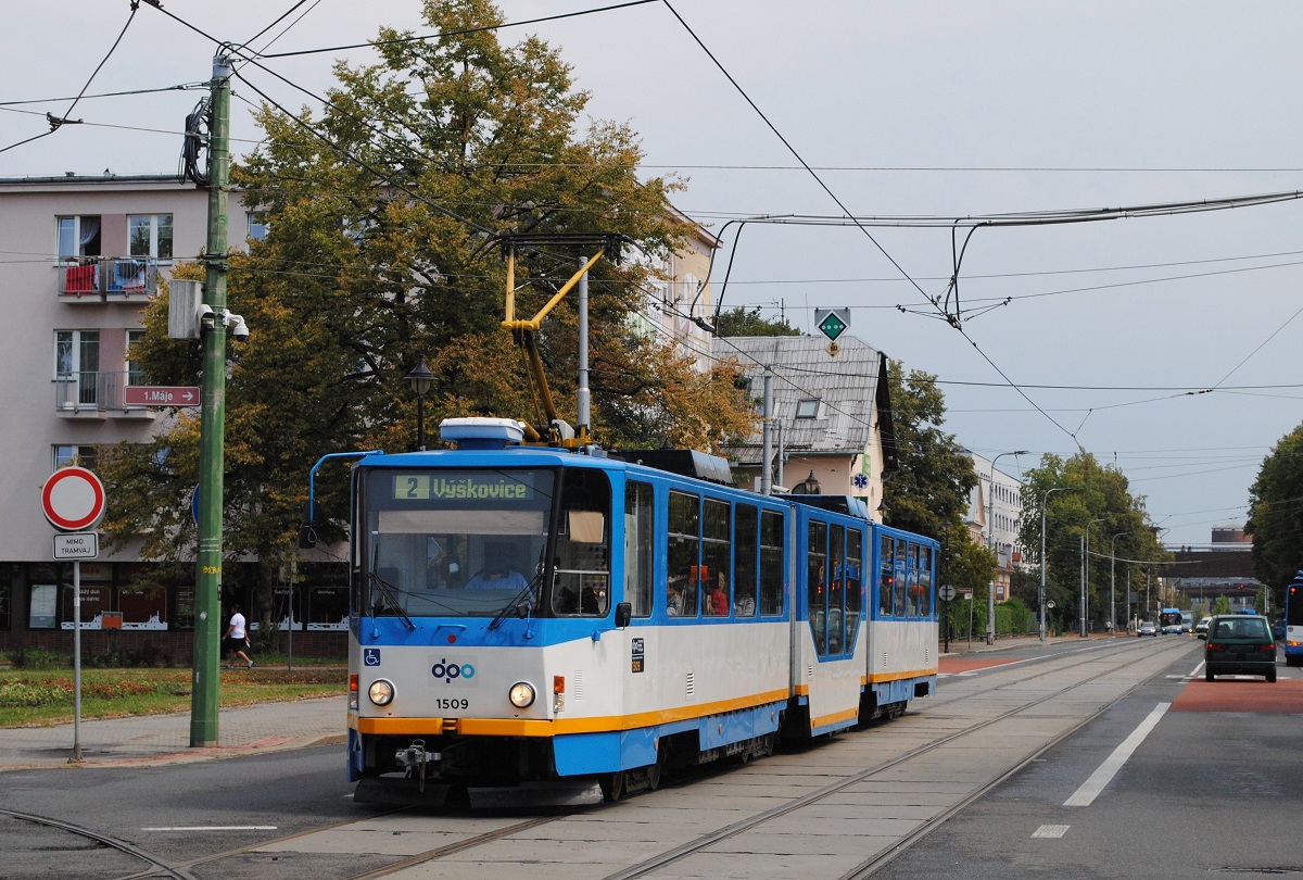 KT8D5R.N1 1509 am Mirove nam., der das Zentrum des Stadtteils Vitkovice darstellt. (08.08.2018)