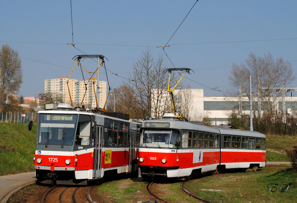 KT8D5R.N2 1725 und K2 1023 in der Wendeschleife Stary Liskovec.(29.03.2014)