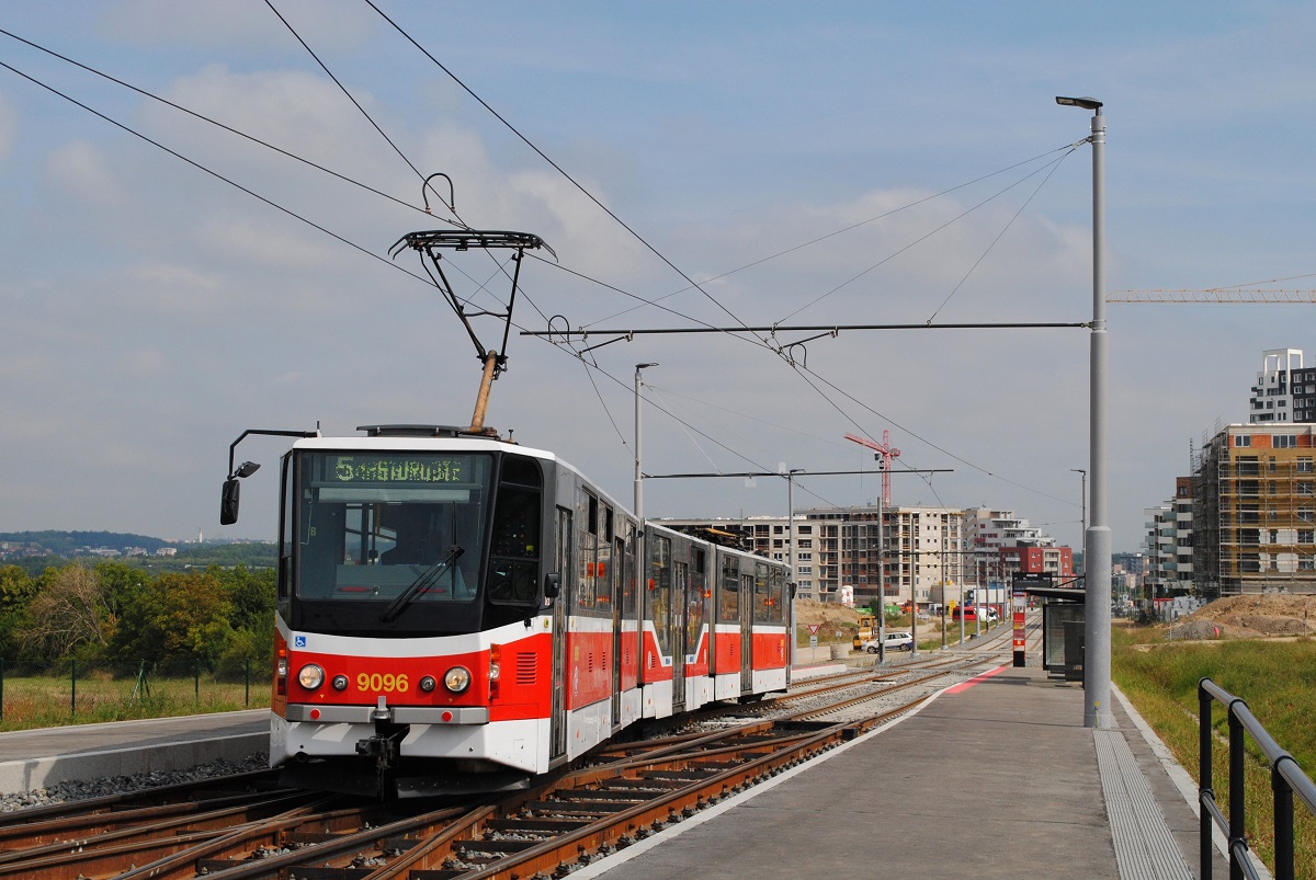 KT8D5RN2 9096 bei der Einfahrt in die Wendeanlage Holyne. (05.09.2022)