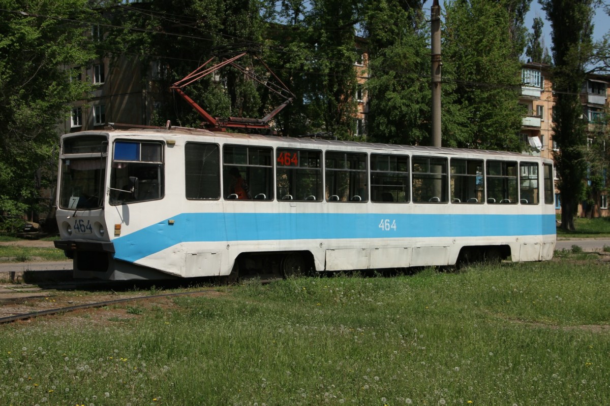 KTM 71-608 auch KTM-8 ist die Bezeichnung dieser Strassenbahn der Ust-Katawer Waggonfabrik in Ust-Kataw Russland.
Hier mit schlichter Lackierung in blau. Bild vom 13.05.2105 in Krywyj Rih.
