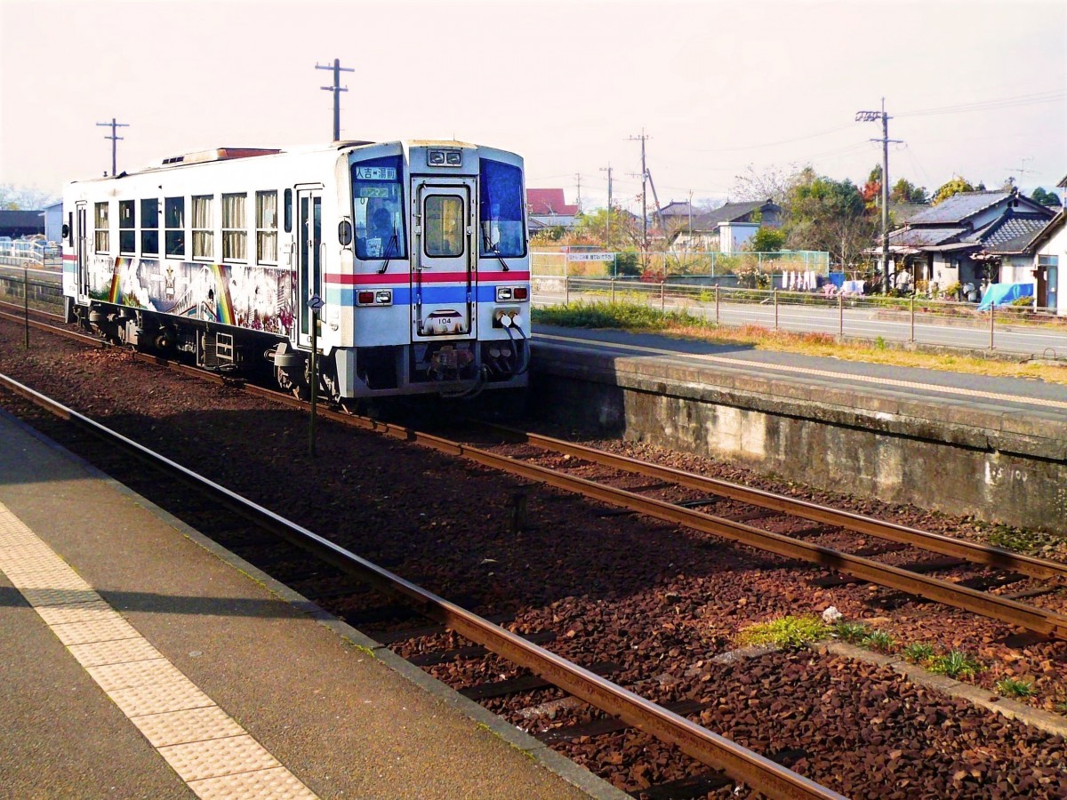 Kumagawa-Bahn Triebwagen 104 in Asagiri. 29.November 2010. 