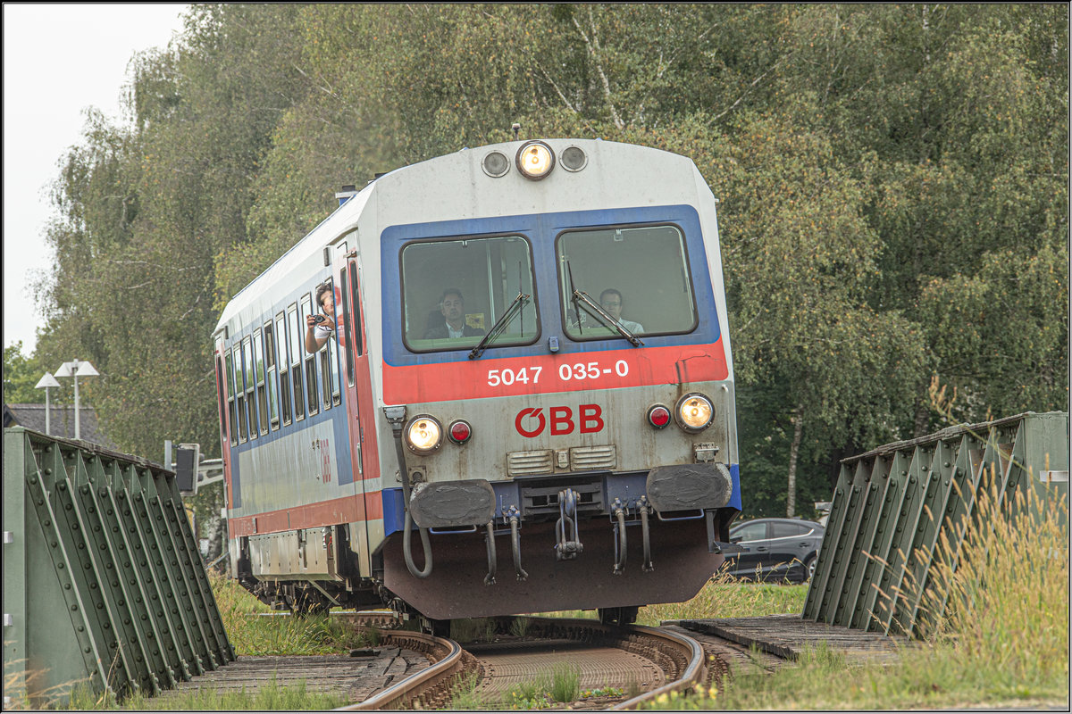 Kunstbauten sind auf der Radkerburgerbahn eher die Ausnahme ,.... 
Hier in Gosdorf ist eine Stahlbrücke zu finden. 
14.09.2019
