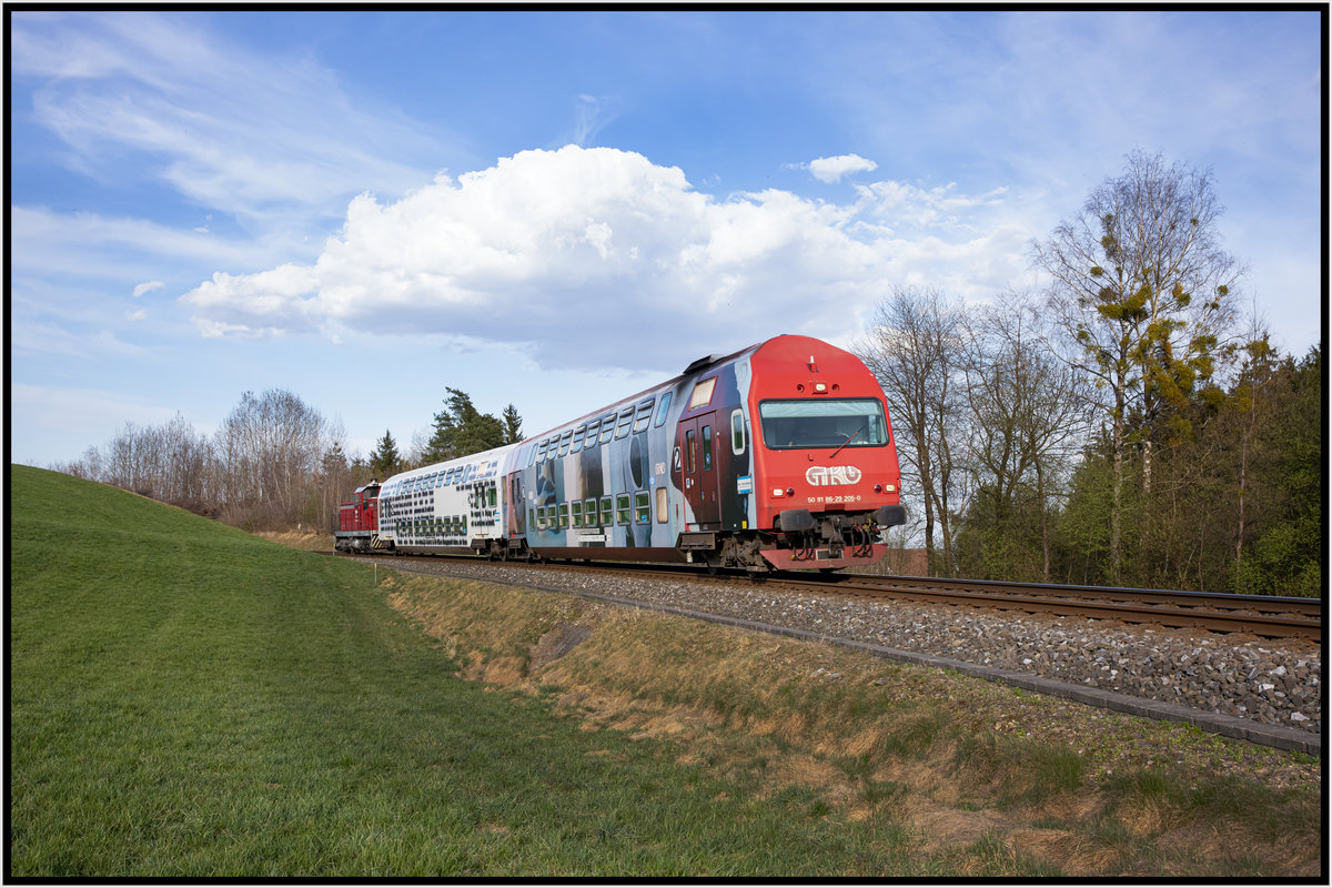 Kunstvoll legt sich R8567 an diesem Frühlingsabend in den Bogen bei Gasselsdorf. 
1.04.2021