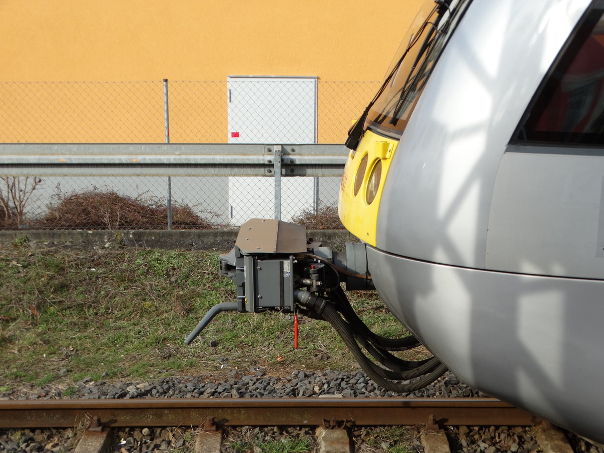 Kupplung eines HLB Stadler GTW VT 101 am 27.02.17 in Gelnhausen Bhf 