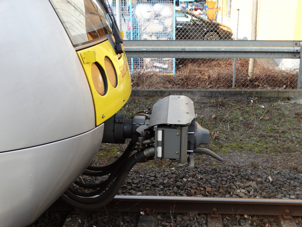 Kupplung eines HLB Stadler GTW VT 106 am 27.02.17 in Gelnhausen Bhf