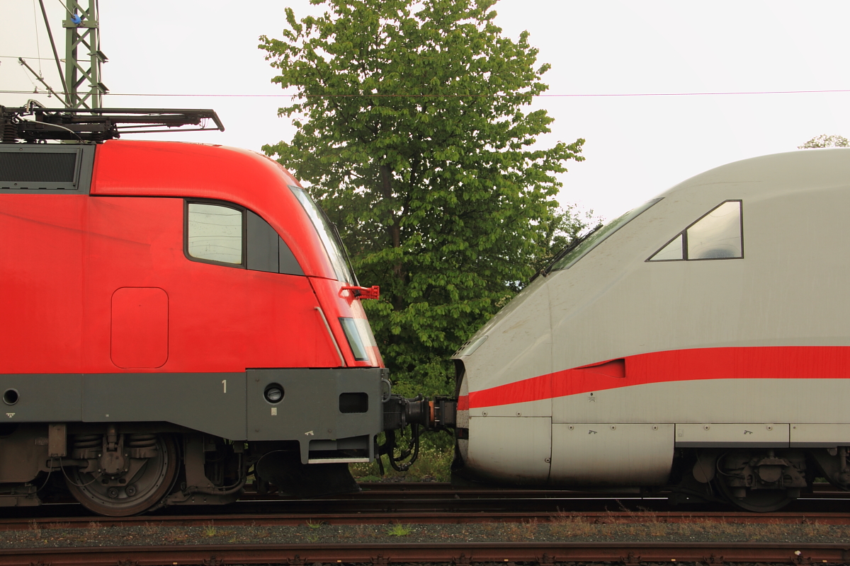 Kupplung zwischen 182 506-6 und 808 035-0 in Hochstadt/ Marktzeuln am 14.05.2014.
