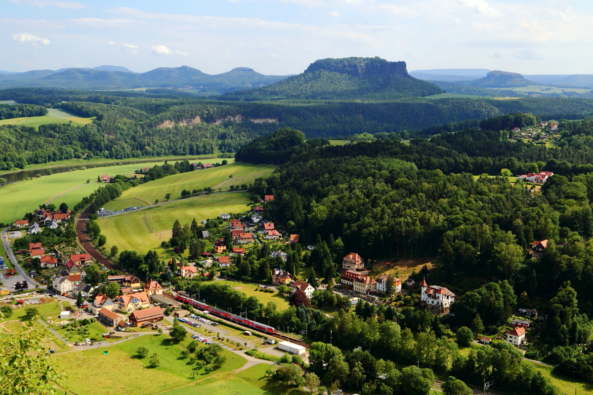 Kurort Rathen mit zugehörigem Haltepunkt, aufgenommen am 16.06.2017.