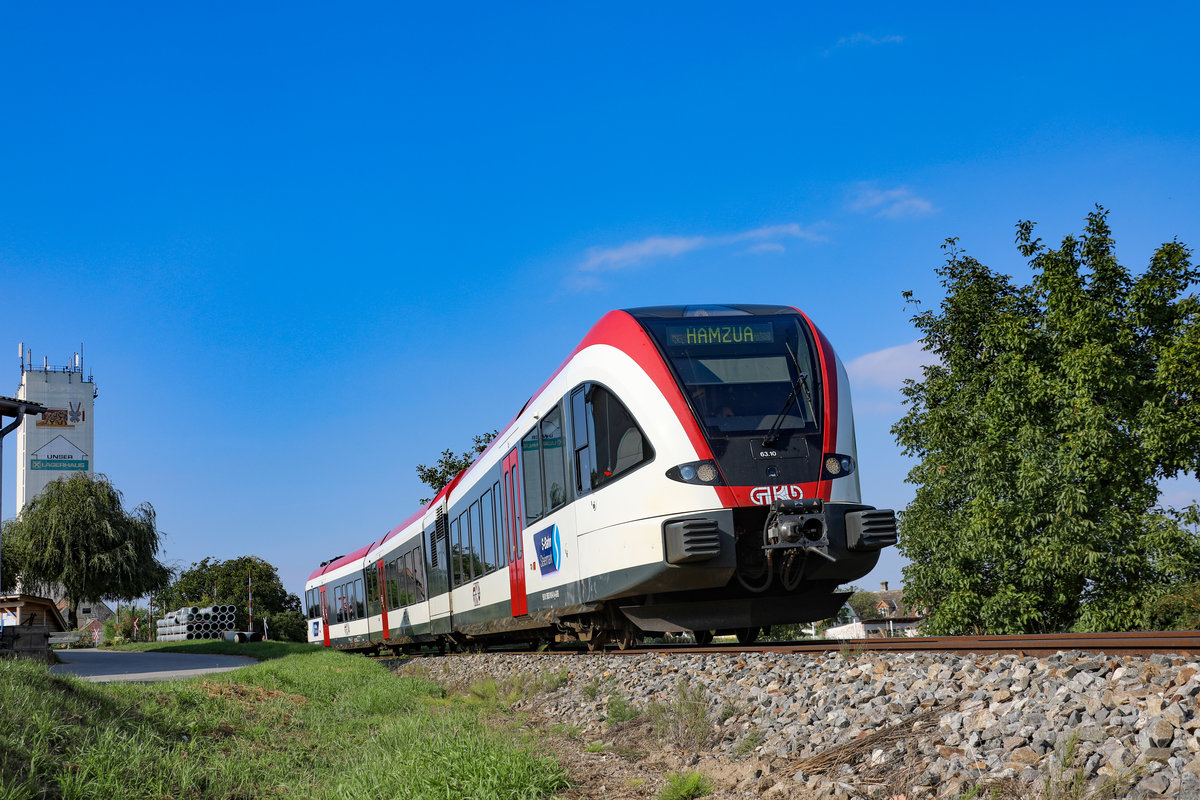 kurz nach dem Bahnhof Wetzleinsdorf heißt es bitte warten auf den Kollegen der die Schrankenanlage betätigte. 
16.09.2018
