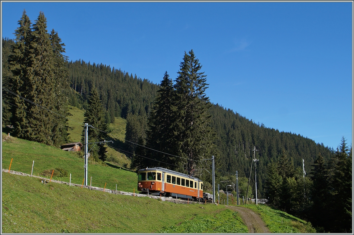 Kurz nach Grütschalp ist der BLM Be 4/4 N° 21 Richtung Mürren unterwegs.
28. August 2014 