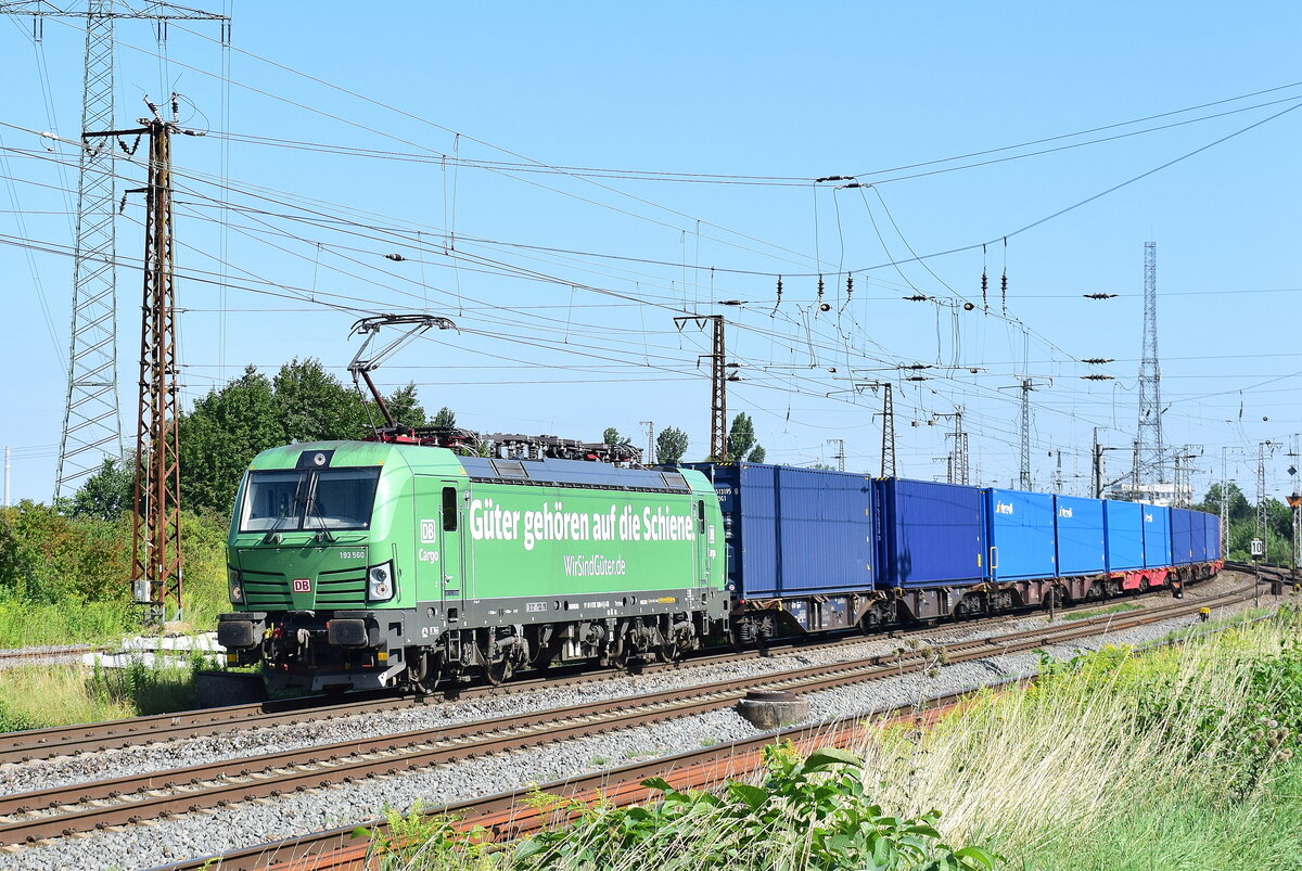 Kurz nachdem 41 1144 durch Großkorbetha fuhr kam 193 560  Güter müssen auf die Schiene  mit einem Containterzug durch Großkorbetha gen Weißenfels.

Großkorbetha 14.08.2021