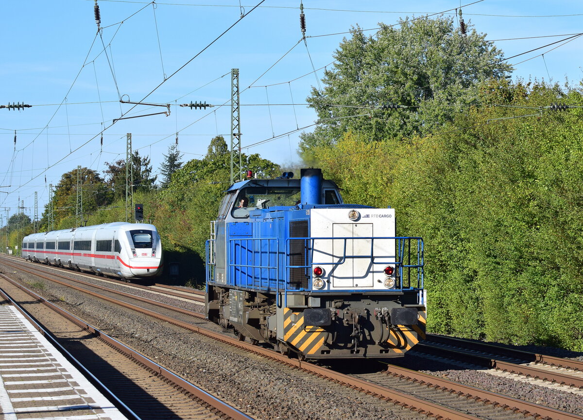 Kurz nachdem Güterzug kam auch die V155 alias 275 636-9 Lz durch Angermund gen Düsseldorf gefahren.

Angermund 09.10.2022