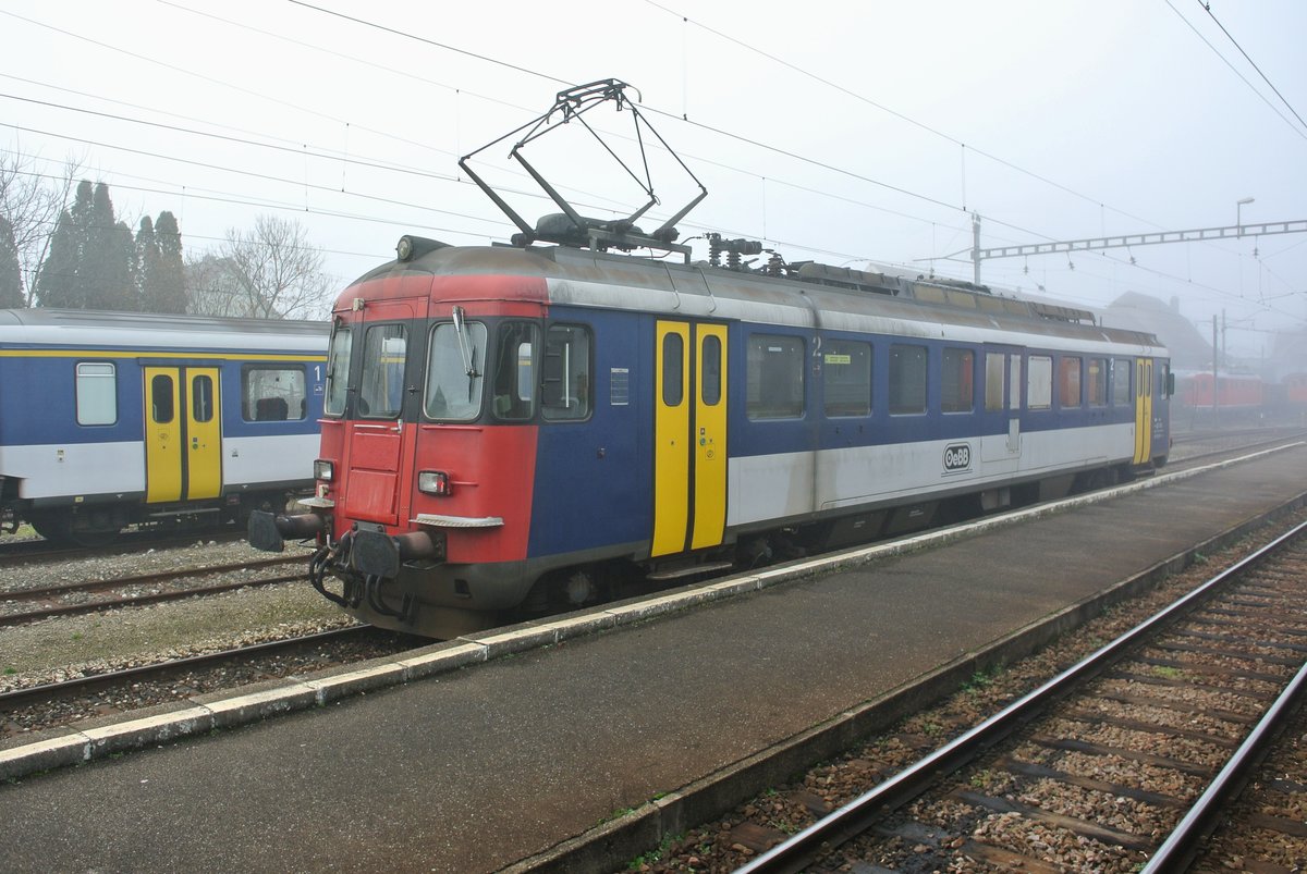 Kurz vor dem Ausscheiden der RBe aus dem Plandienst bei den OeBB; Balsthal, 07.12.2015: Der RBe 206 ist fr den Gterverkehr eingeteilt und wartet auf den nchsten Einsatz.
