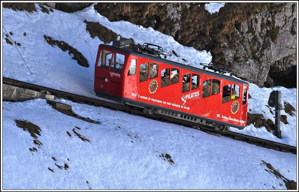 Kurz vor dem Gipfel liegt noch frischer Schnee, der eine Wanderung nach Aemsigen zur Mittelstation leider verhinderte. (20.05.2014)