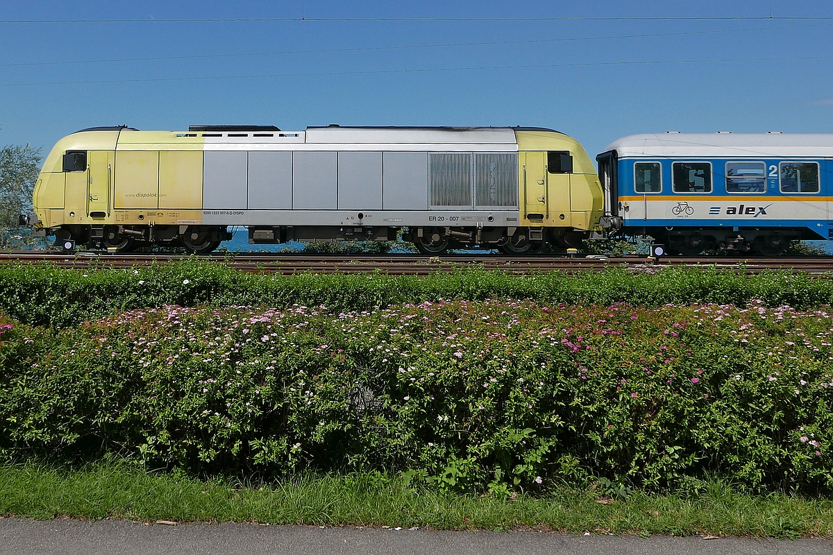 Kurz vor der Einfahrt in den Lindauer Hauptbahnhof wurde 223 007 mit dem aus München kommenden ALX 84134 am 05.08.2017 auf dem Bodenseedamm fotografiert.