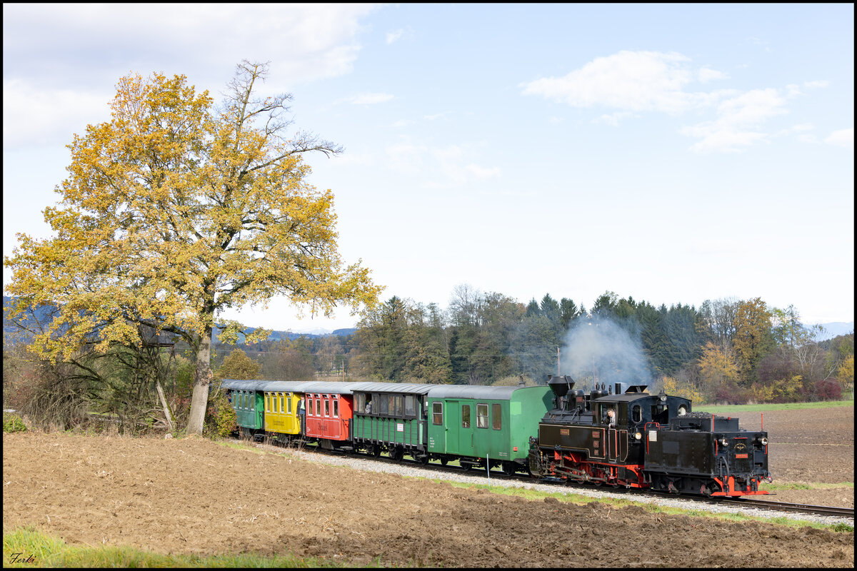 Kurz vor Neudorf im Stainztal dampft 764.007 mit dem Flascherlzug dahin . 24.10.2025 